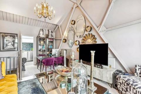 2 bedroom flat for sale, The Power House, 70 Chiswick High Road, Chiswick