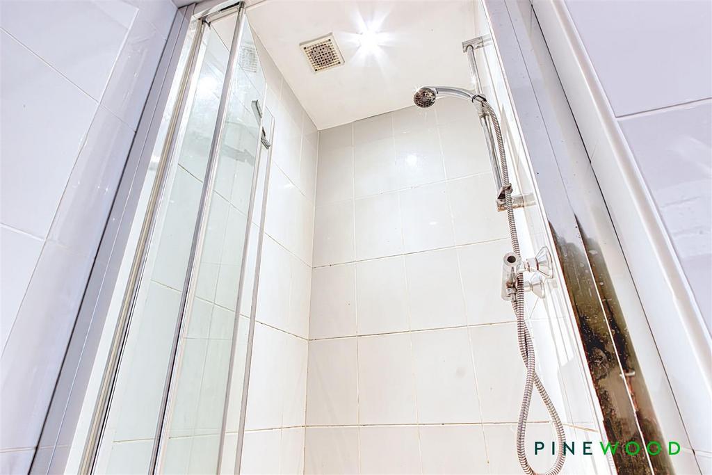 Rfloor shower room