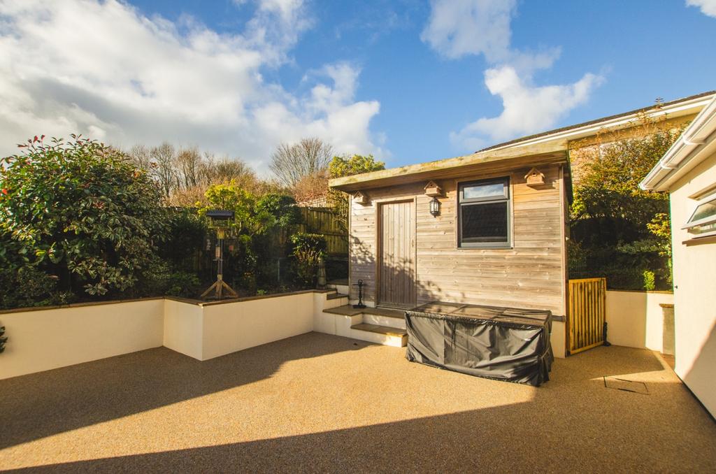 18 Lanhydrock View TPS Bodmin 01208 74182-24