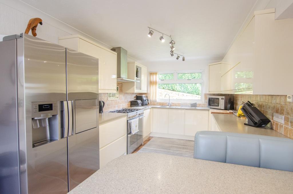18 Lanhydrock View TPS Bodmin 01208 74182-04