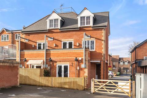 undefined, High Street, Berkshire RG45