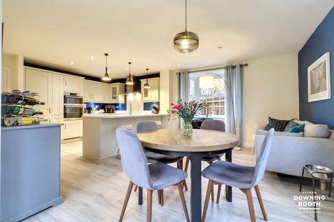 5 bedroom detached house for sale, Galloway Road, Drakelow DE15