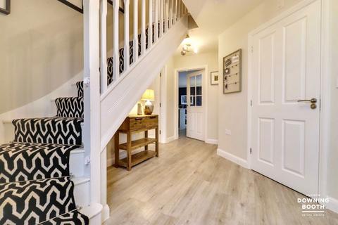 5 bedroom detached house for sale, Galloway Road, Drakelow DE15