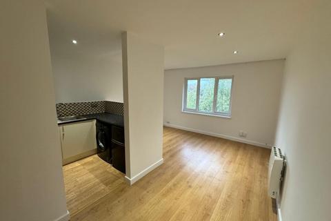 undefined, 1 Bedroom Flat – Maltby Drive, Enfield, EN1