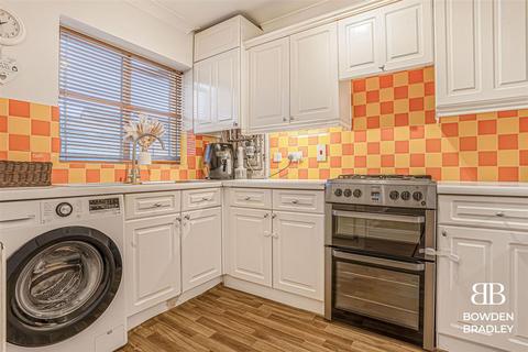 2 bedroom terraced house for sale, Maple Close, Hainault, IG6
