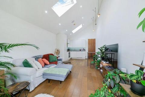 undefined, Oasis Court, Mile End Road, London, E1
