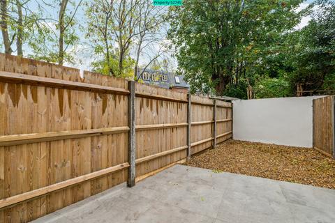 6 bedroom end of terrace house to rent, Lyham Road, London, SW2 5QA