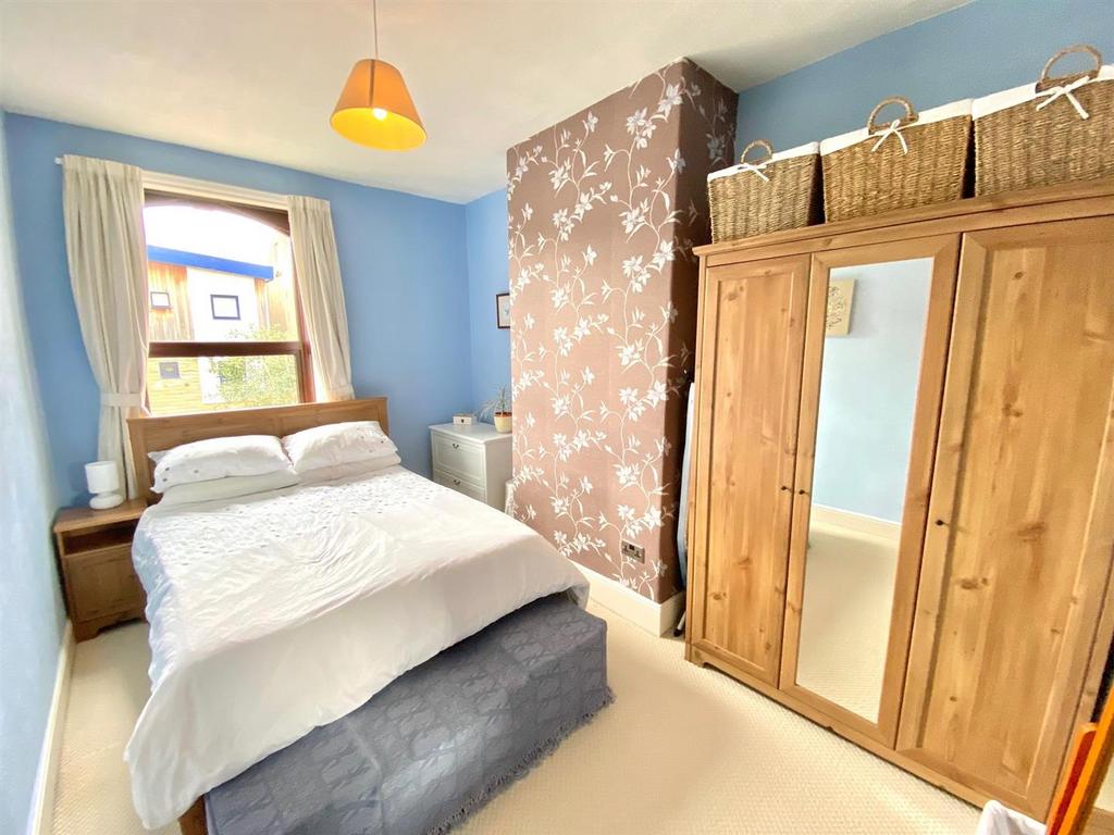 Bedroom 1.jpg