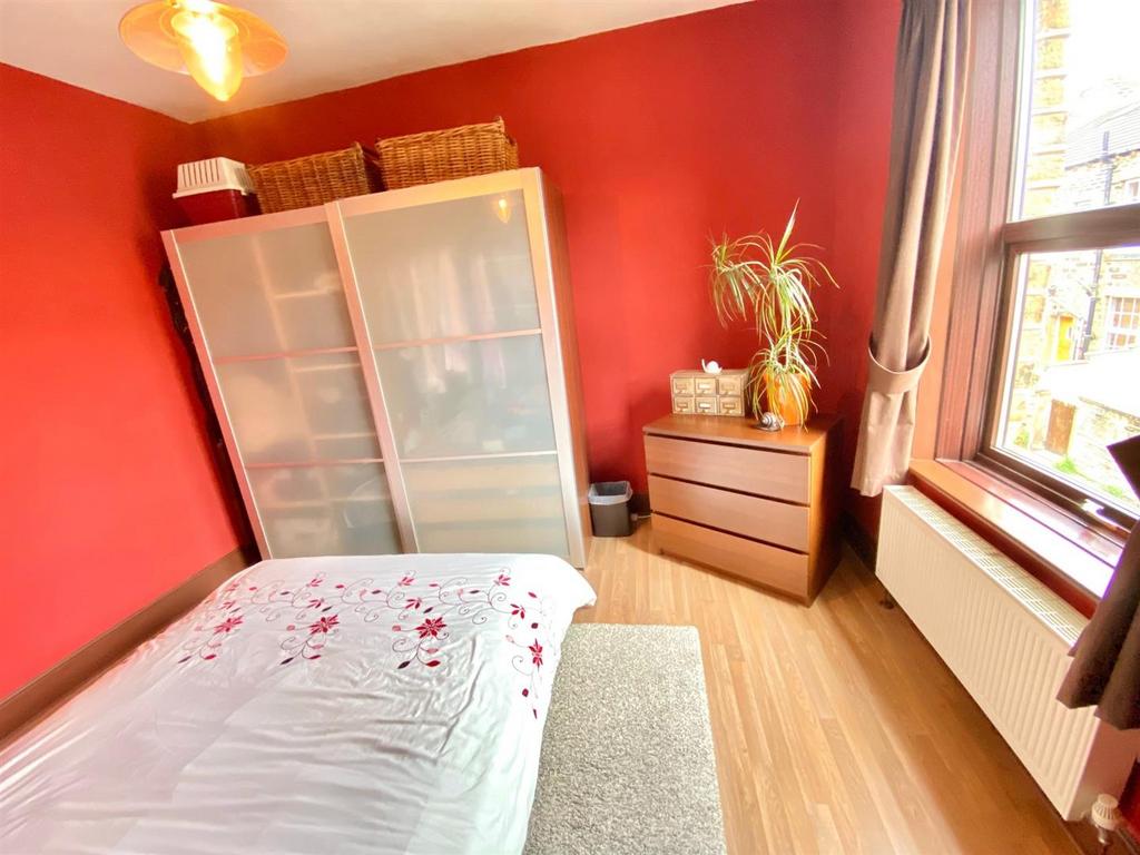 Bedroom 2 (2).jpg