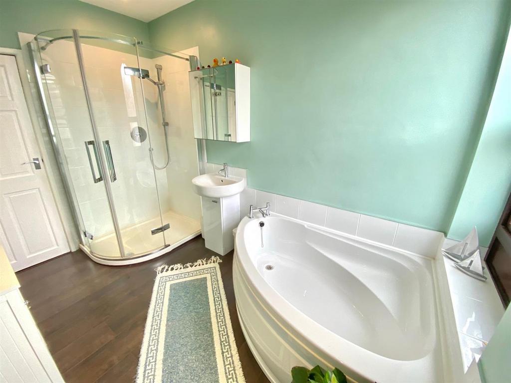 Bathroom(2).jpg