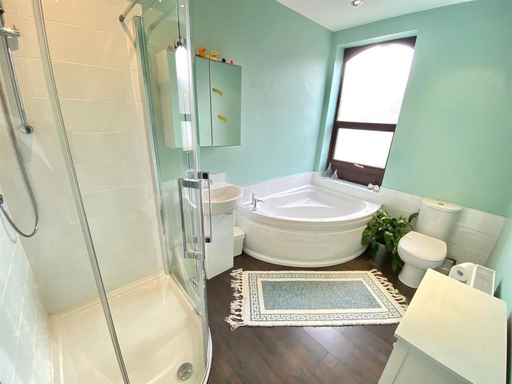 Bathroom (3).jpg