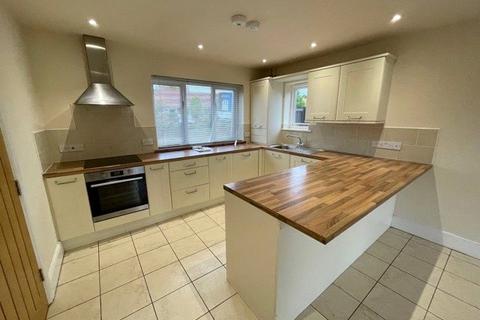 3 bedroom semi-detached house to rent, Station Rd, Sutton On Trent, Notts, NG23