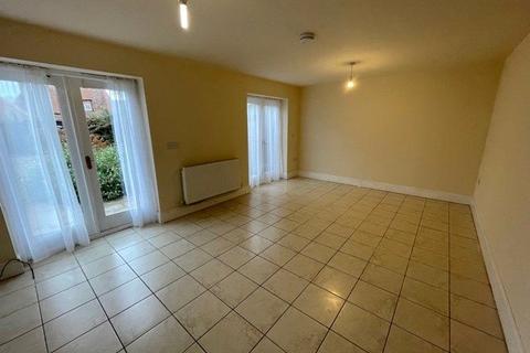 3 bedroom semi-detached house to rent, Station Rd, Sutton On Trent, Notts, NG23