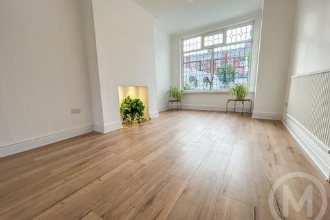 3 bedroom end of terrace house for sale, Grange Road, Layton