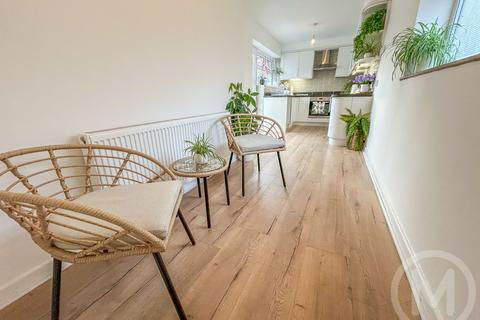 3 bedroom end of terrace house for sale, Grange Road, Layton