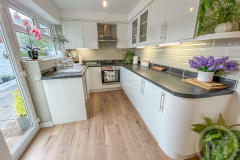 3 bedroom end of terrace house for sale, Grange Road, Layton