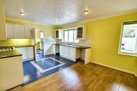 4 bedroom detached bungalow for sale, Heol Glasdir, Penparc, Cardigan
