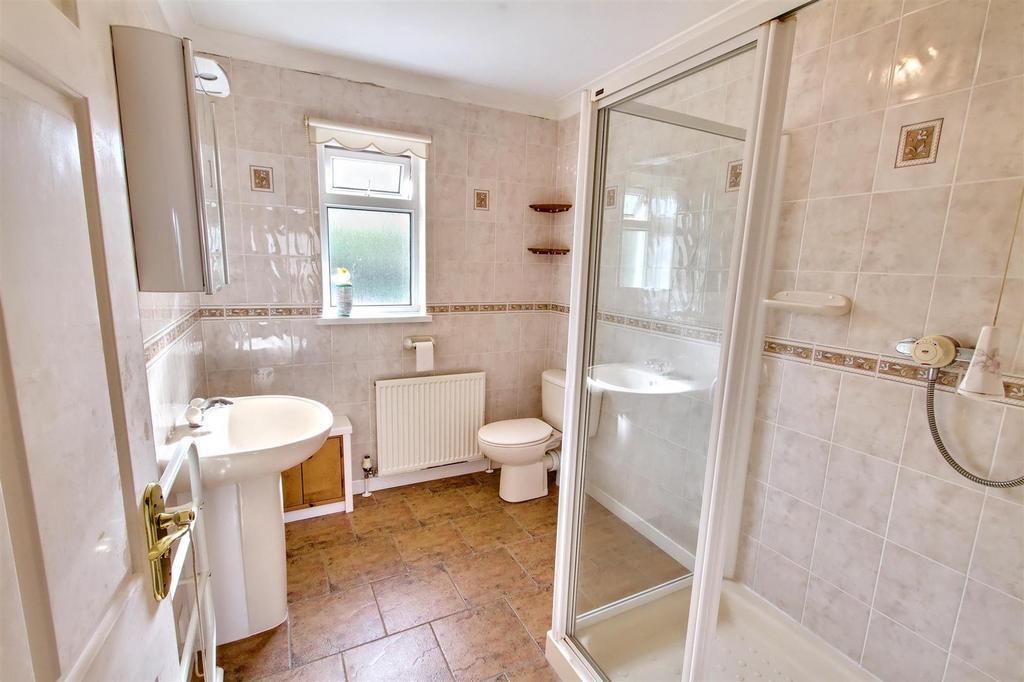 Bedroom 2 en-suite