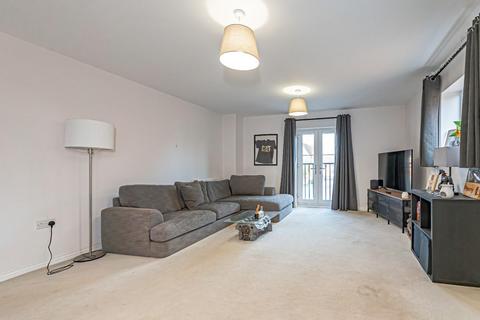 2 bedroom flat for sale, Fieldfare, Leighton Buzzard