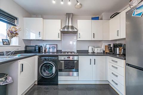 2 bedroom flat for sale, Fieldfare, Leighton Buzzard