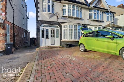 3 bedroom semi-detached house to rent, Herent Drive, ILFORD