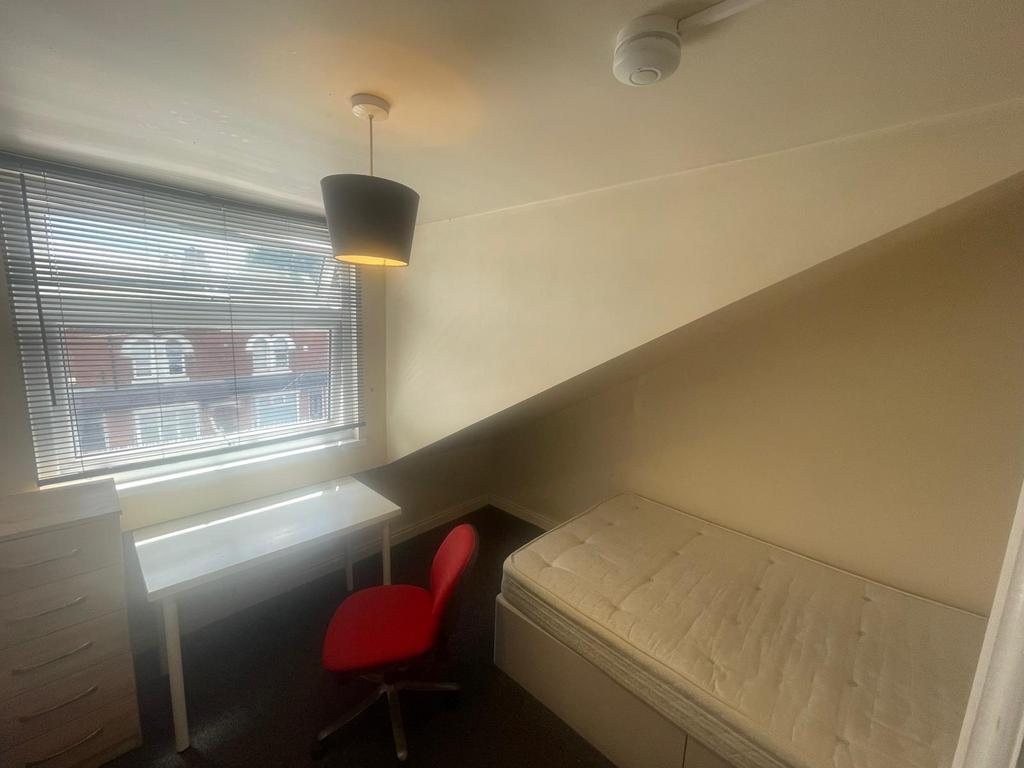 Room 1 - Available