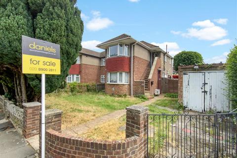 Fernwood Avenue, Wembley