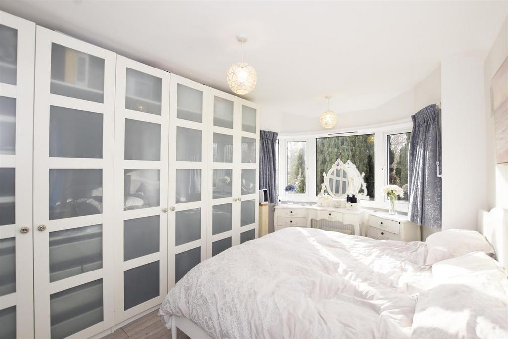 Bedroom 1.jpg