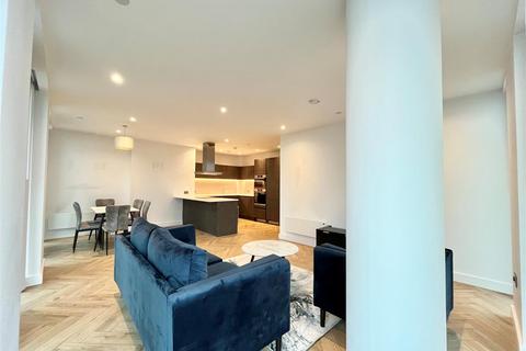 3 bedroom apartment to rent, Victoria Residence, Manchester
