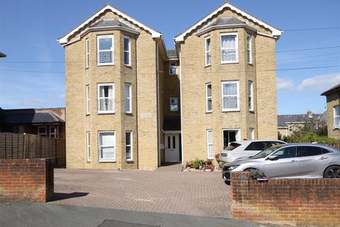 2 bedroom flat to rent, Bellevue Road, Cowes