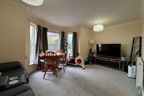 2 bedroom flat to rent, Bellevue Road, Cowes