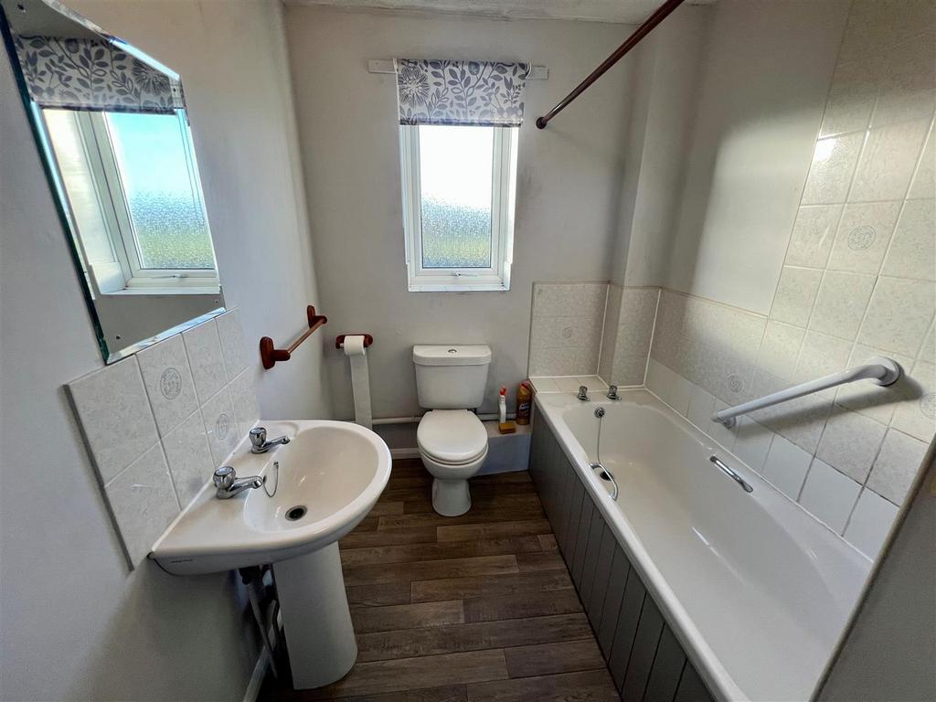 Family Bathroom.jpg