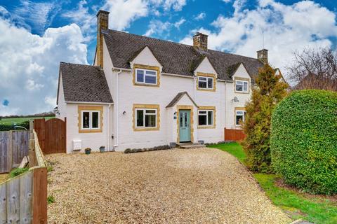 3 bedroom semi-detached house to rent, Sandscroft Avenue, Broadway, WR12