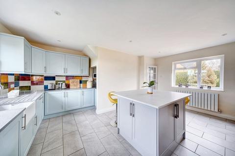 3 bedroom semi-detached house to rent, Sandscroft Avenue, Broadway, WR12