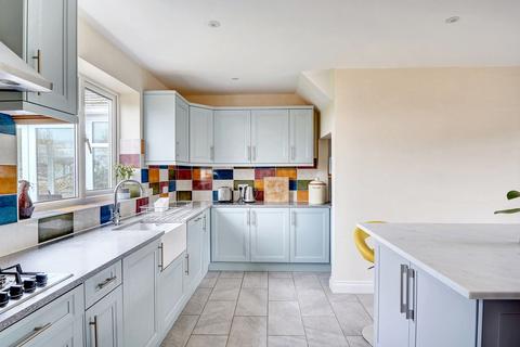 3 bedroom semi-detached house to rent, Sandscroft Avenue, Broadway, WR12