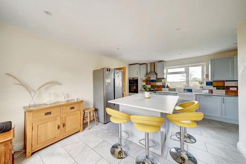 3 bedroom semi-detached house to rent, Sandscroft Avenue, Broadway, WR12