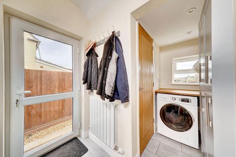 3 bedroom semi-detached house to rent, Sandscroft Avenue, Broadway, WR12