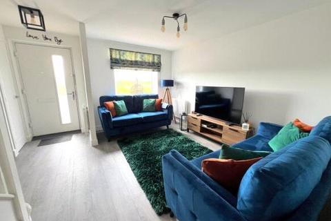 3 bedroom semi-detached house to rent, Rockcliffe Close, Church Gresley, Swadlincote, DE11