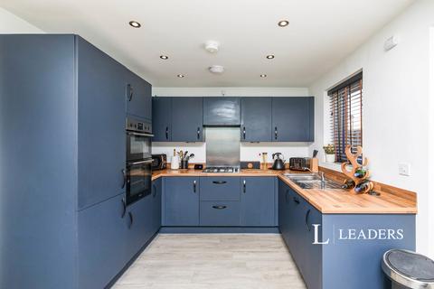 3 bedroom semi-detached house to rent, Rockcliffe Close, Church Gresley, Swadlincote, DE11