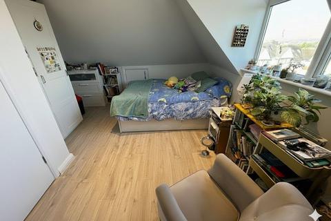 Studio to rent, Sherwood Road, London NW4