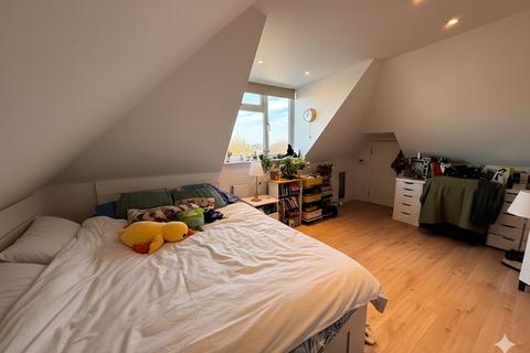 Studio to rent, Sherwood Road, London NW4