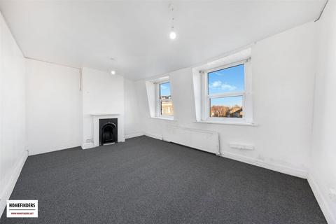 3 bedroom maisonette to rent, High Road, London, E11