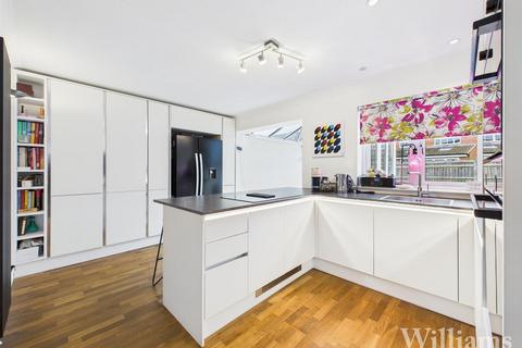 4 bedroom semi-detached house for sale, Edward Close, Aylesbury HP21