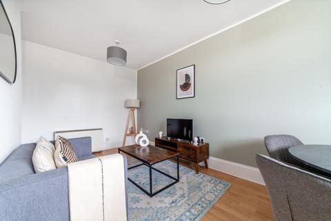 1 bedroom flat to rent, Holly Street, London E8