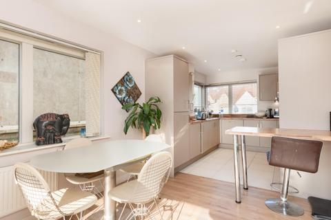 3 bedroom apartment to rent, Kingston Road, Wimbledon Chase SW20