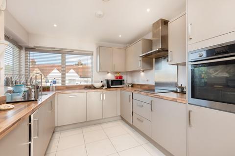 3 bedroom apartment to rent, Kingston Road, Wimbledon Chase SW20