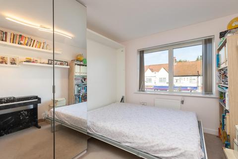 3 bedroom apartment to rent, Kingston Road, Wimbledon Chase SW20