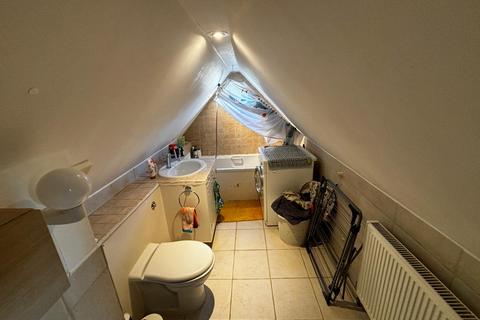 Studio to rent, Sherwood Road, London, NW4