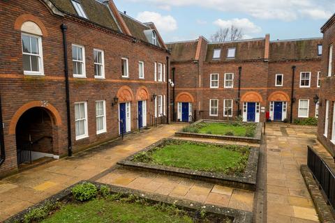 2 bedroom flat for sale, Oxford Road, Aylesbury HP19