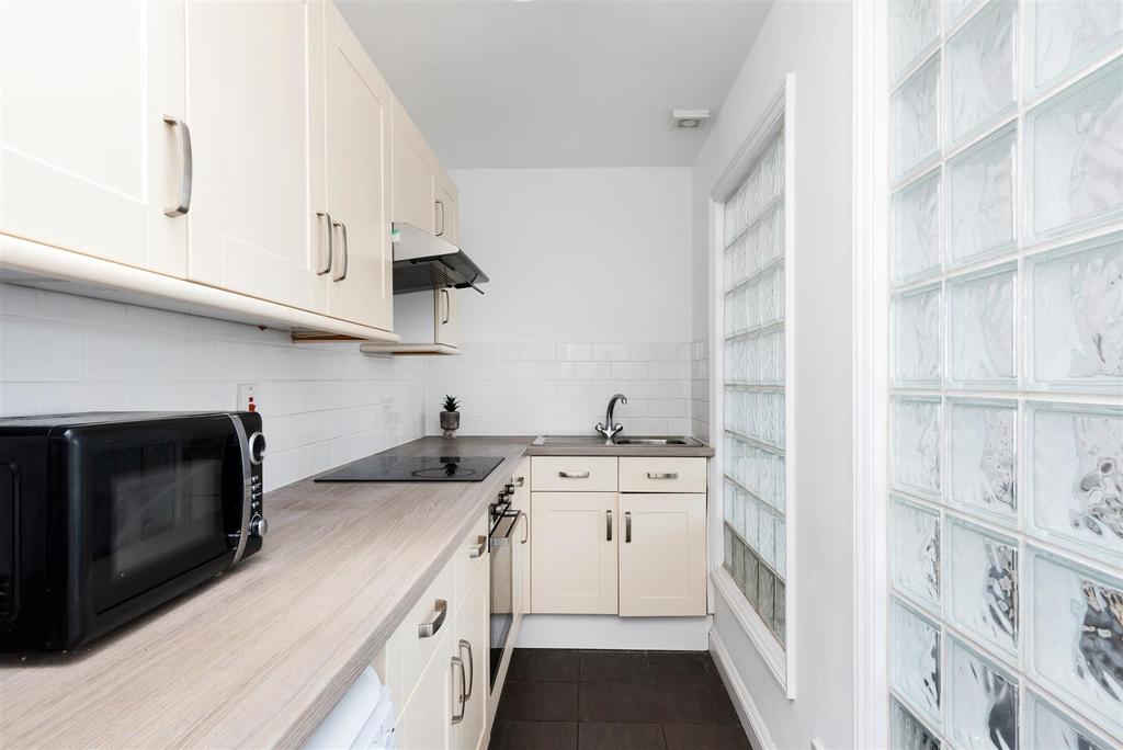 Flat 5, 13 Charlotte Street, Bristol BS1 5 PP-11.jp